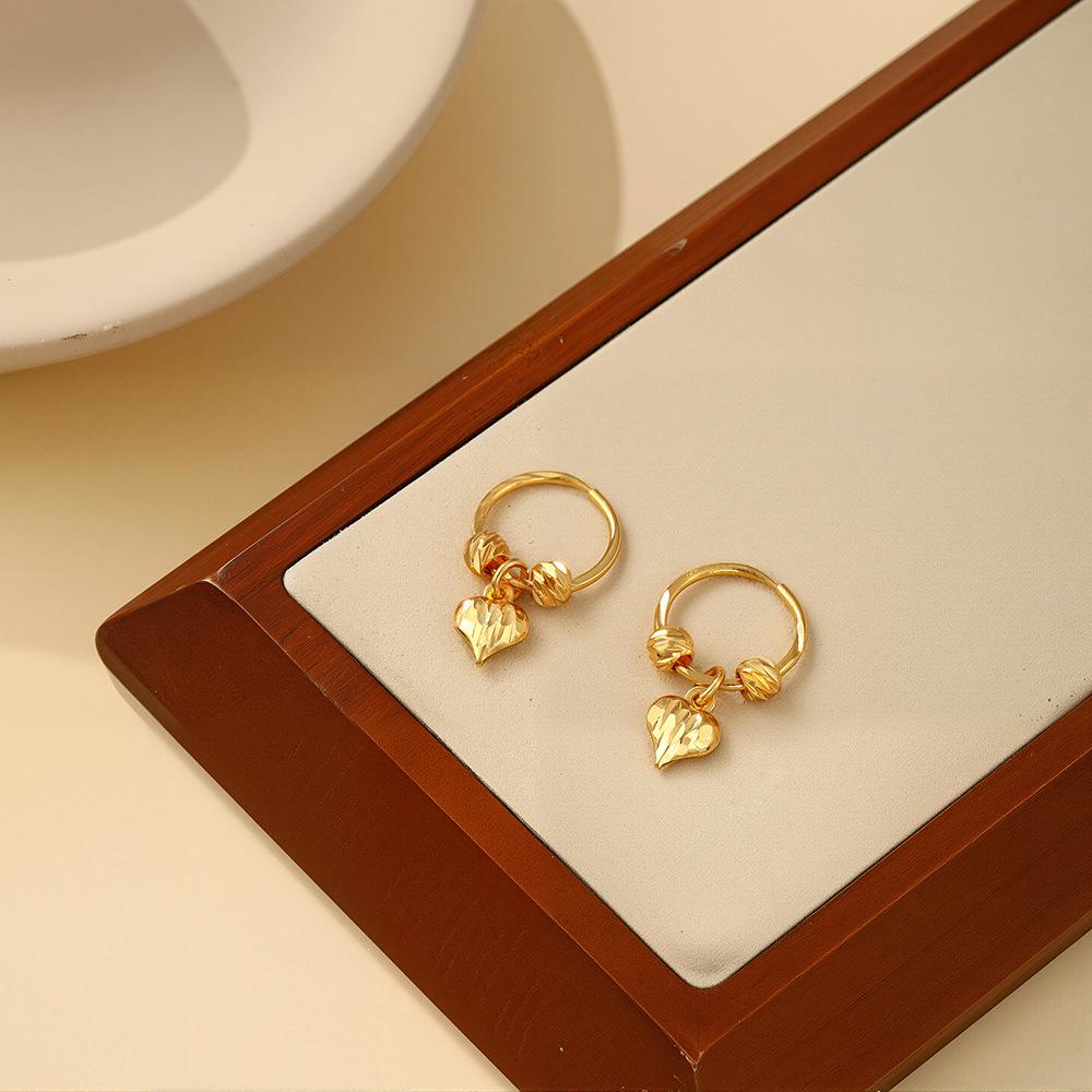 Retro Light Luxury High-End Stud Earrings Temperament Love Transfer Beads Circle Earrings Women'S Niche Design Earrings