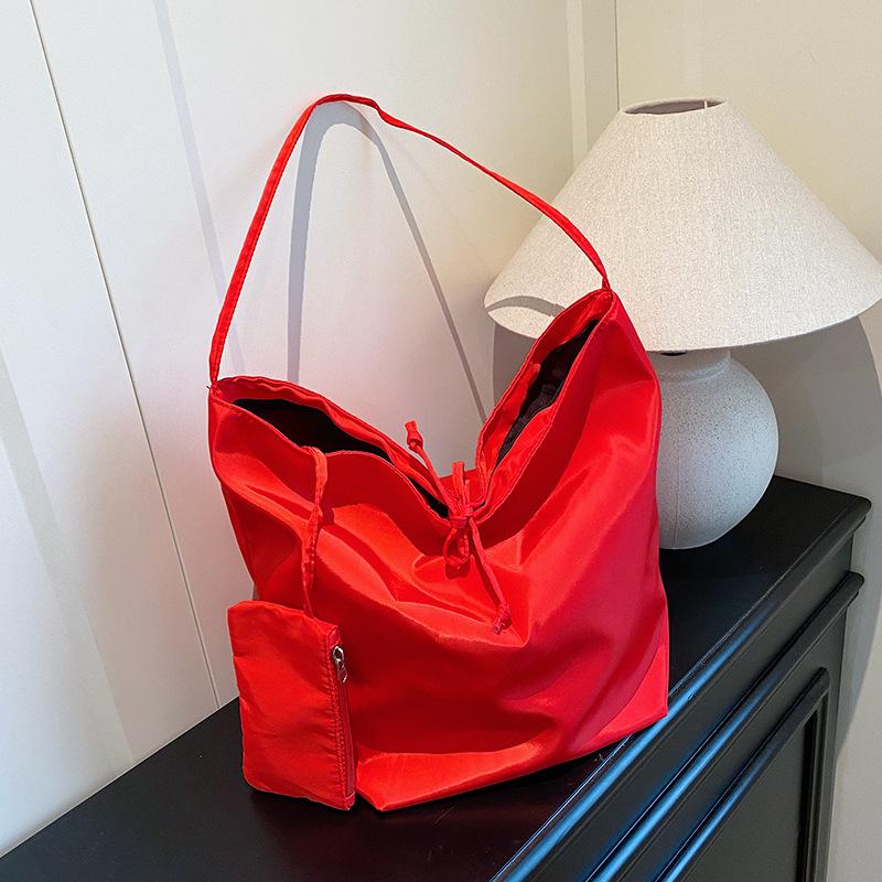 

Иностранный тренд однотонная большая вместительная сумка-тоут женская модная личность досуг темперамент летняя текстурная сумка на плечо красный