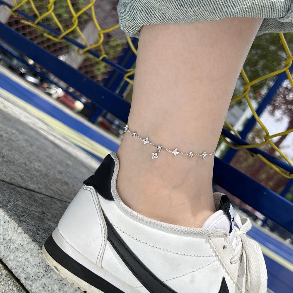 Cavigliera in Argento 925 con Design a Quadrifoglio per Donna Cavigliera Sottile con Catena e Charm in Zirconia Cubica Regolabile Gioiello per Piede Fiore Portafortuna