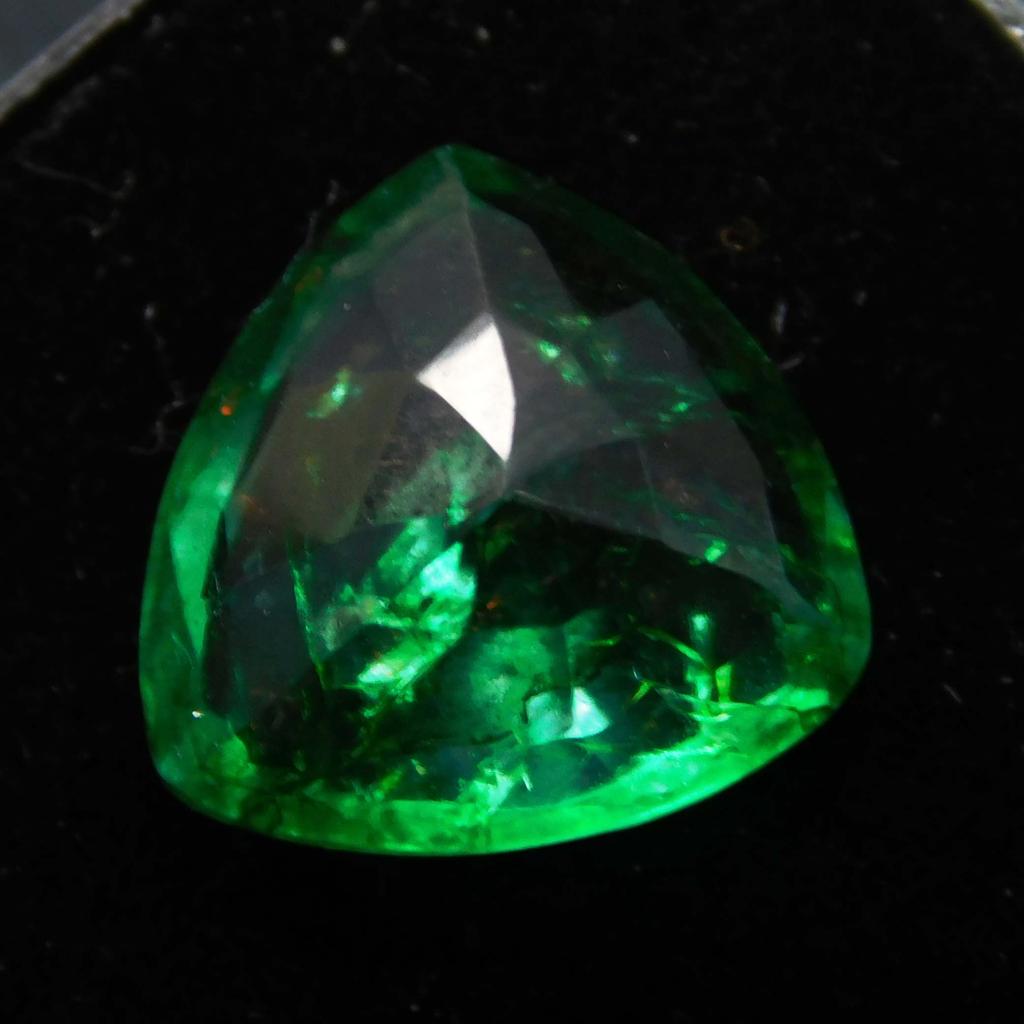 Natural Green Emerald Loose Gemstone 7 Ct Colombian Trillion Cut for Jewelry Making and Crafts
