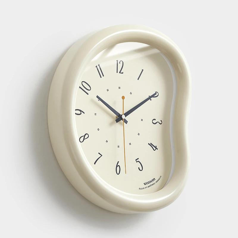 European Aesthetic Clock Wall Modern Art Creative Design Living Room Interior Wall Watch Simple Light Luxury