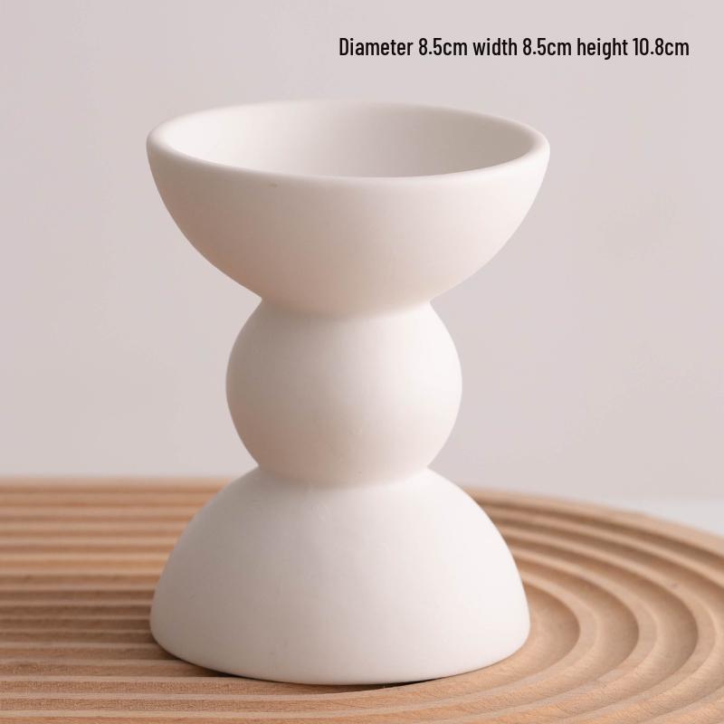 Ceramic Candlestick for Romantic Candlelit Dinners and Aromatherapy, Small Candle Holder for Holiday Atmosphere.