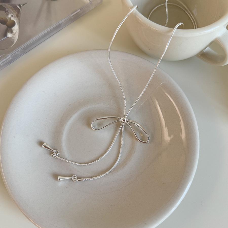 

Bow Water Drop Pendant Necklace Simple Temperament Clavicle Chain Versatile Sweet Premium Jewelry Women