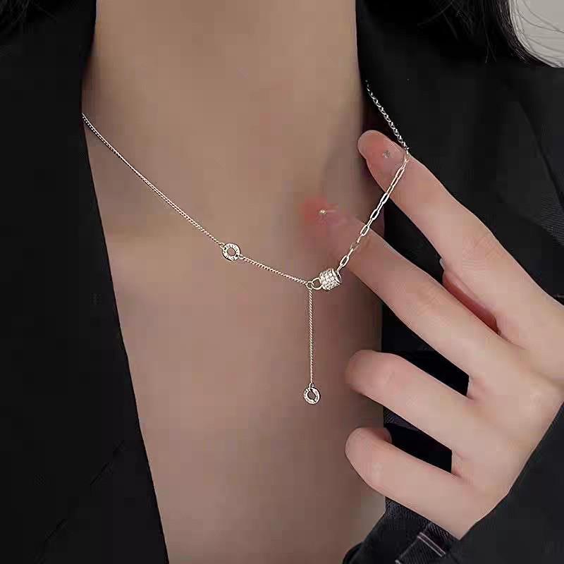 Schlanker Diamantring-Anhänger Titanstahl-Halskette: Unisex, Luxuriöser, Vielseitiger Schlüsselbeinketten-Schmuck