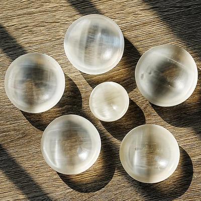 Coppa Rotonda di Selenite Marocchina: Braccialetto in Pietra di Gesso, Contenitore e Ornamento Smagnetizzante