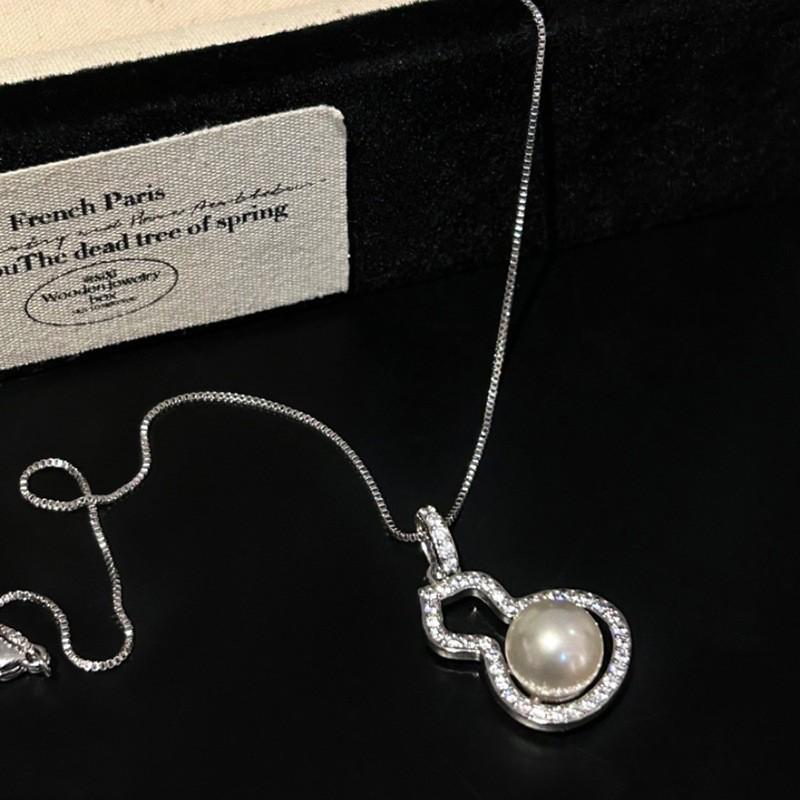 French Inlaid Diamond Pearl Flower Necklace: Elegant Light Luxury, Versatile Clavicle Chain, High-End Jewelry