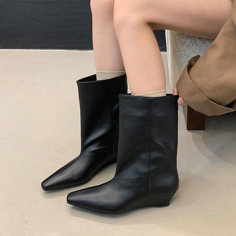 

Модная новая обувь Западные женские короткие ботинки Женская обувь на низком каблуке Модные ботильоны до щиколотки с острым носком и танкеткой Обувь слипоны 35 чёрный