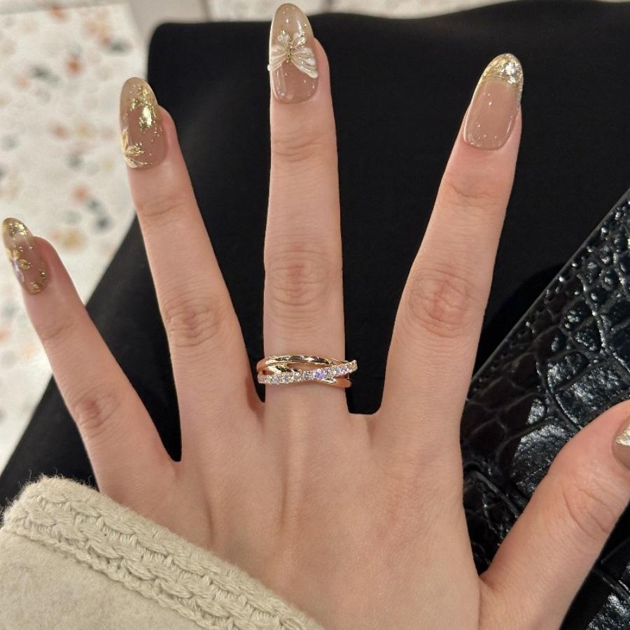 Light luxury three-circle cross-inlaid diamond zircon ring, elegant niche design sense, fashionable personality, open ring.