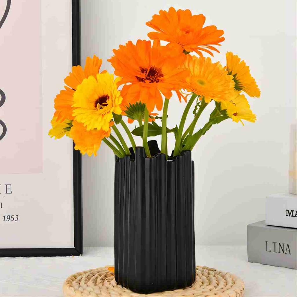 Vaser i harts, små vaser, för dekoration, matbord, hylldekorationer, spisar, entrédekorationer och mittdekorationer.