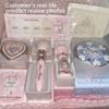 Flower Knows Komplettes Make-up-Set – Lidschatten, Rouge, Lipgloss, Überraschungs-Geschenkbox – Damen-Geschenkset PLUS Edition (Mindestens 4 Stück)