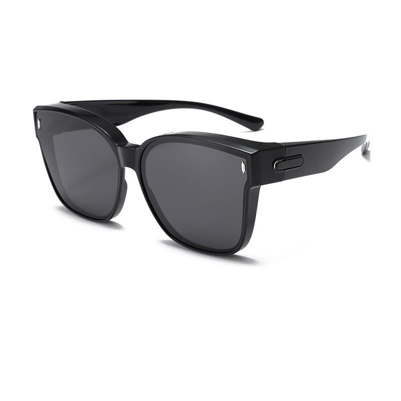 Polarized Clip-On Myopia Sunglasses for Driving - Trendy UV Protection 518, Light Blocking