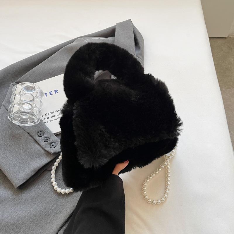 

ins portable plush bag women s new niche chain autumn and winter shoulder crossbody small square bag чорний