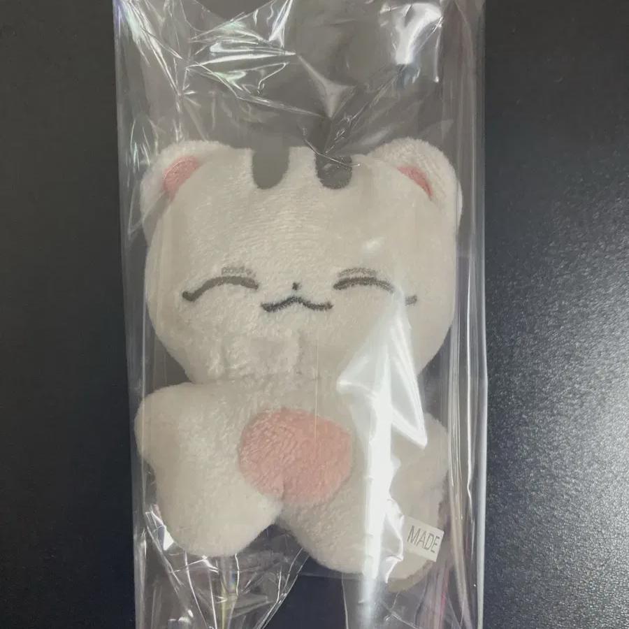 

Seventeen Джошуа продает кукол-белок