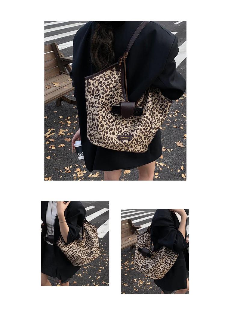 2024 Women's Versatile Leopard Print Large Capacity Crossbody Commuter Shoulder Bag