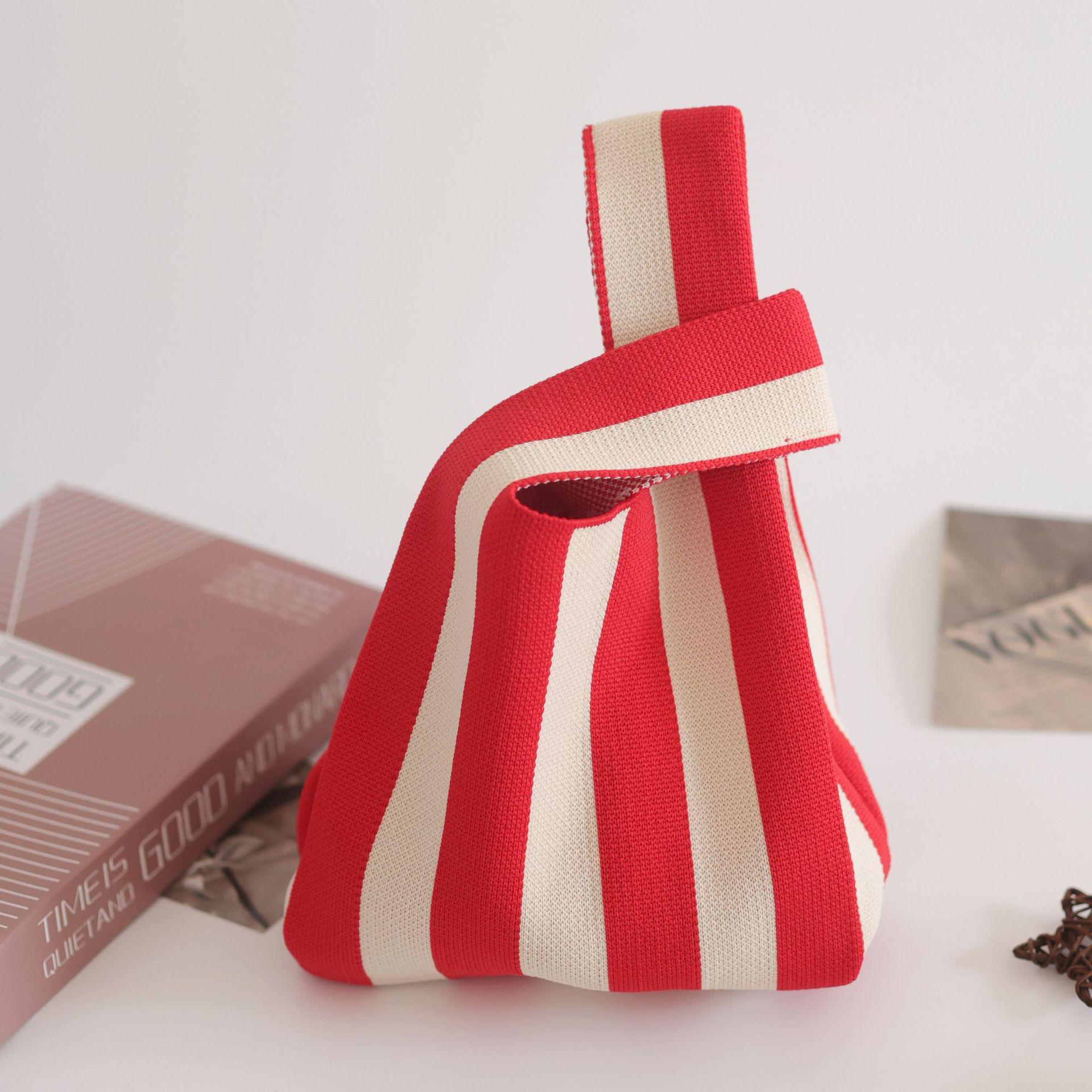 

Мультяшна в язана жіноча сумочка та подарунковий пакет 20*36