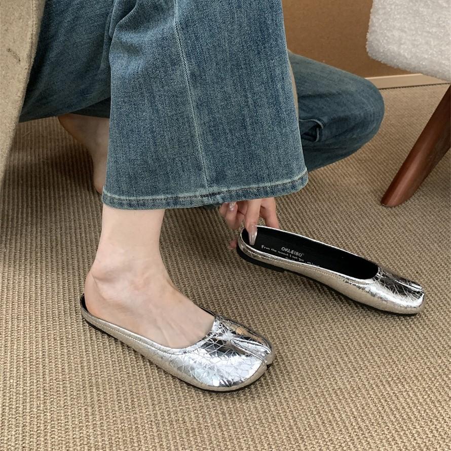 Retro Niche Silver Pig's Trotter Shoes Split Toe Half Slippers Women 2025 New Soft Sole Light Mouth Flat Bottom Internet Celebrity One Pedal