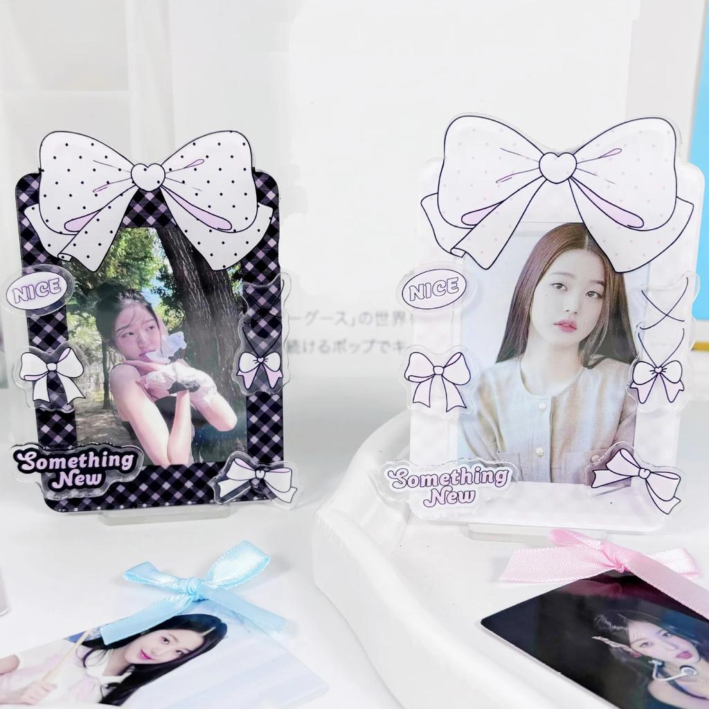 Süßer Acryl-Fotokartenrahmen Postkartenaufsteller 3-Zoll-Fotoschutz Niedliche Desktop-Dekoration