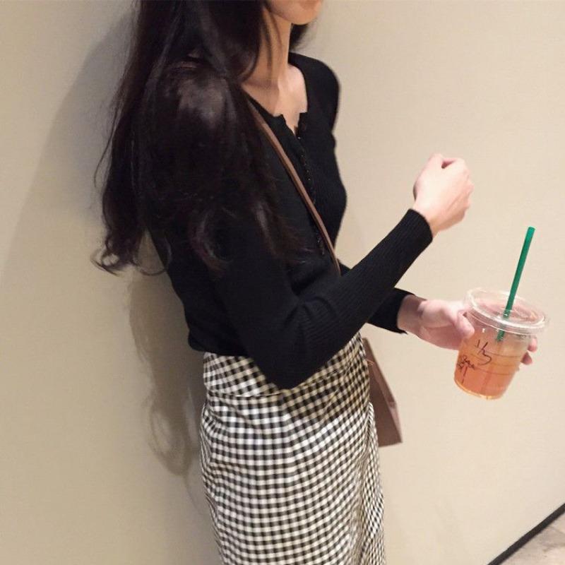 

Новая осенняя трикотажная майка с V-образным вырезом и длинными рукавами для женщин, благодаря которой женщины выглядят стройнее и моднее. one size чёрный