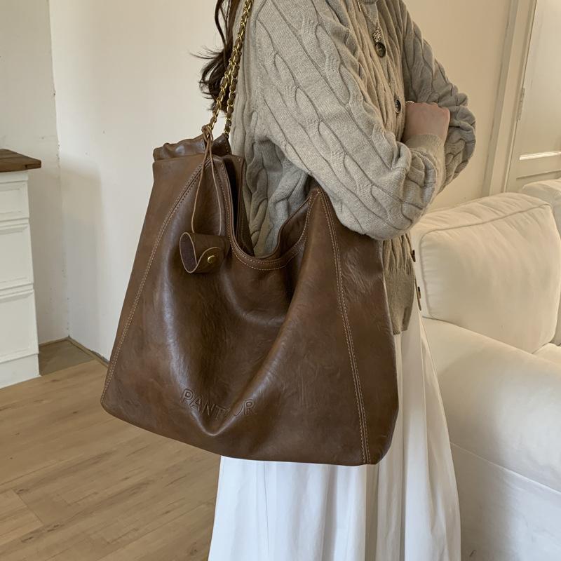 Retro bag women's large capacity 2025 new autumn and winter versatile simple shoulder bag premium texture commuter tote bag