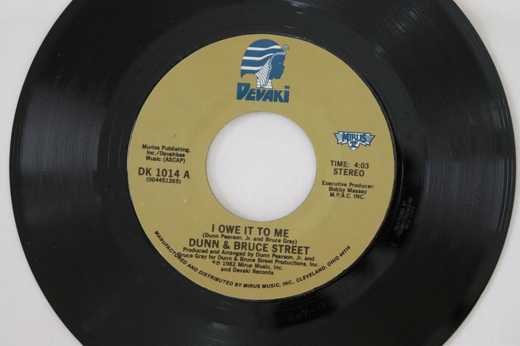 7inch Record DUNN & BRUCE STREET - I Owe It To Me / Let Me Learn DK1014 Devaki Records 1982 US Soul/Funk Used
