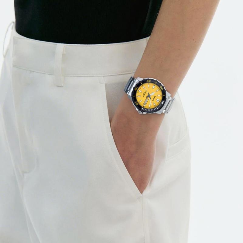 Casio סדרת מחוגים אנלוגיים עמיד במים 100 מטר קוורץ רצועת פלדה שעון גברים חוגה כתומה MTD-125D-9AVDF