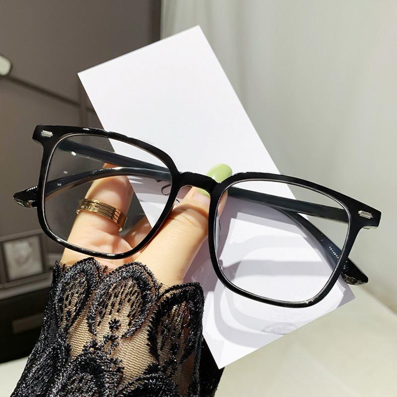 Korean Fashion Anti Blue Light Glasses Square Blue Gradient Frame Vintage Simple Design Men Women Eye Protection Eyewear