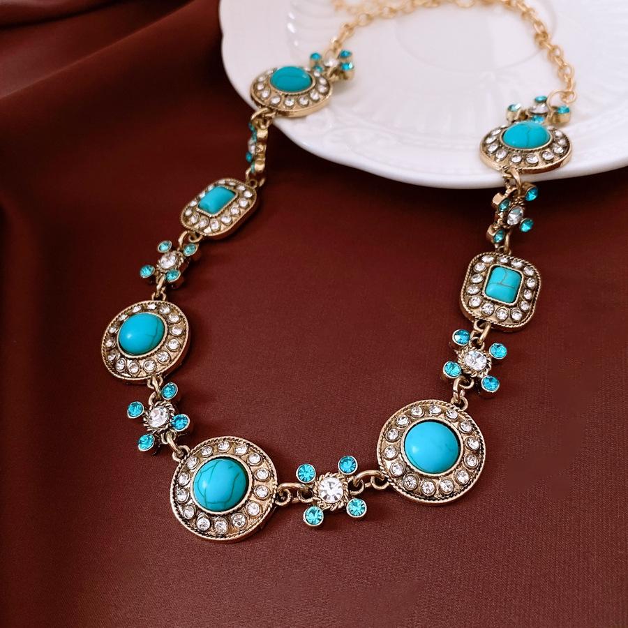 Bracelet rond fleuri européen et américain serti de diamants, boucles d'oreilles, collier, collier et ensemble de bijoux rétro pour femmes.