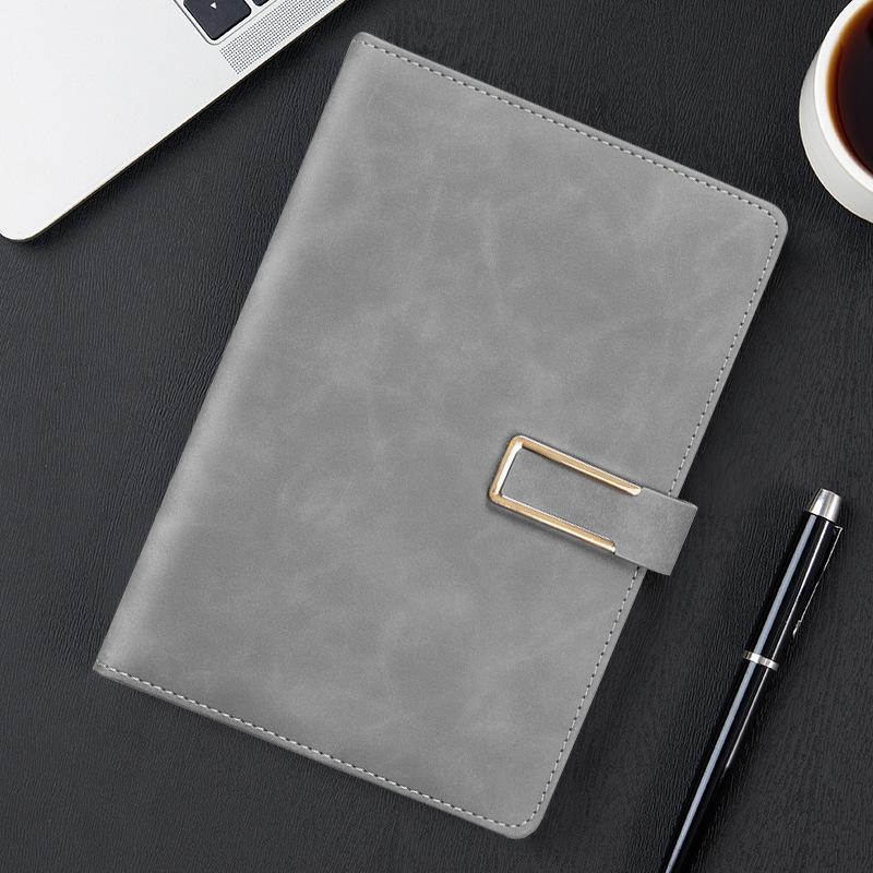 Maßgeschneidertes Business-Notizbuch aus weichem Leder mit Stifthalter