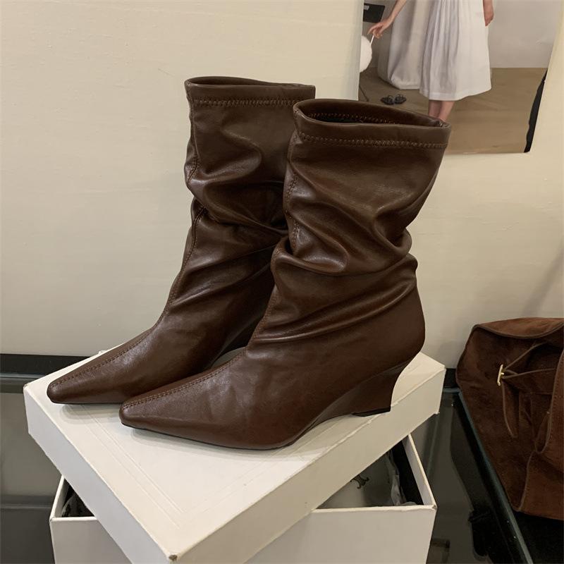 

Роскошные и благородные, ботильоны с острым носком и плиссировкой, 2025 новинка, европейский и американский универсальный эластичный тонкий средний голенище, ботфорты с эффектом наслоения, женские 39 коричневый