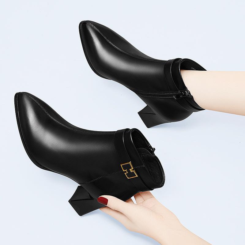 

(Broken size does not make up) pointed short boots for women s high-end sense new autumn and winter velvet thick heel high heel leather shoes 34