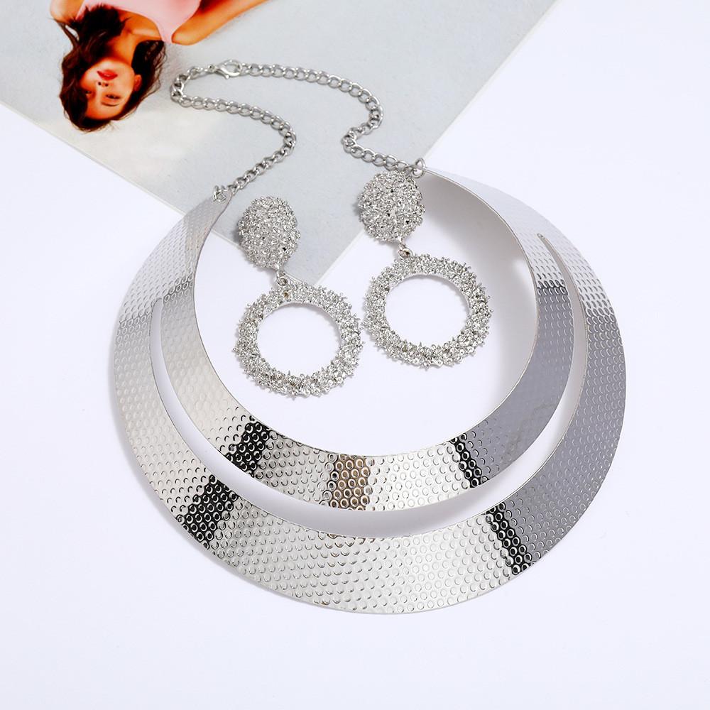 

Vintage Style Metal Choker And Hoop Earrings With Electroplated Finish For Trendy Women срібний