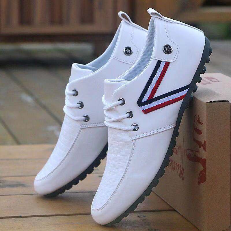2024 einfarbig rutschfeste Herren Fahrschuhe Frühling Herbst Neue Leder Atmungsaktive Herren Peas Schuhe Britische Casual Sneakers botas
