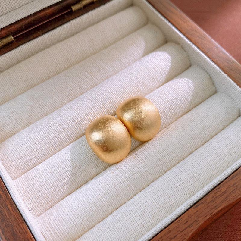 

Real Gold Electroplated Brushed Silver Needle Round Earrings Simple Stud Earrings Niche High-end Earrings Women
