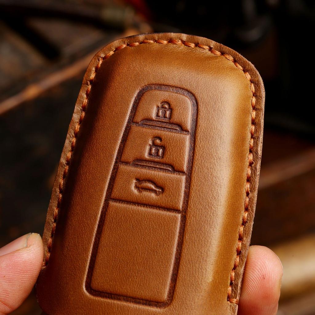 Pure Handmade Key Cover Is Suitable for Toyota Key Bag Camry Asian Dragon Genuine Leather Car Key Bag Crazy Horse Leather.