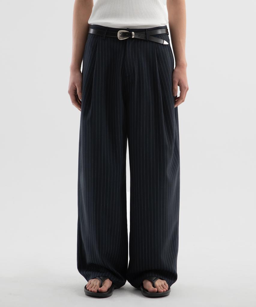 BRENSON Fluid Stripe Single-Pleat Slacks (Navy)