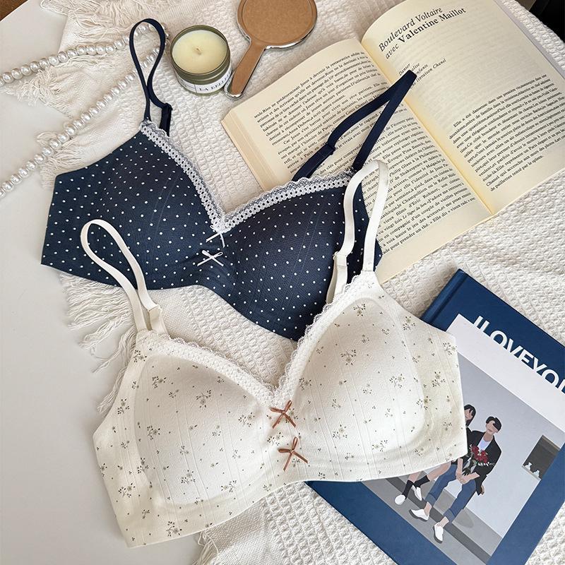 Cloud Cream Floral Lingerie: Wire-Free Push-Up Bra with Side Support
