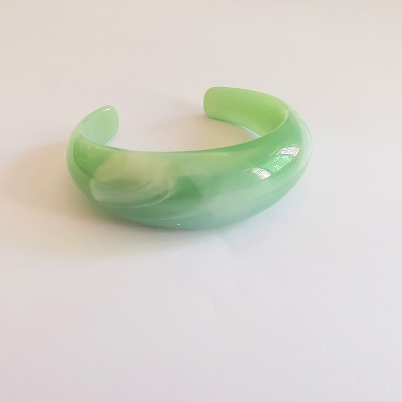Fashion Exaggerated Opening Acrylic Bracelets for Women Simple Blended Jelly Colored Curved Cuff Bangle Female Jewelry