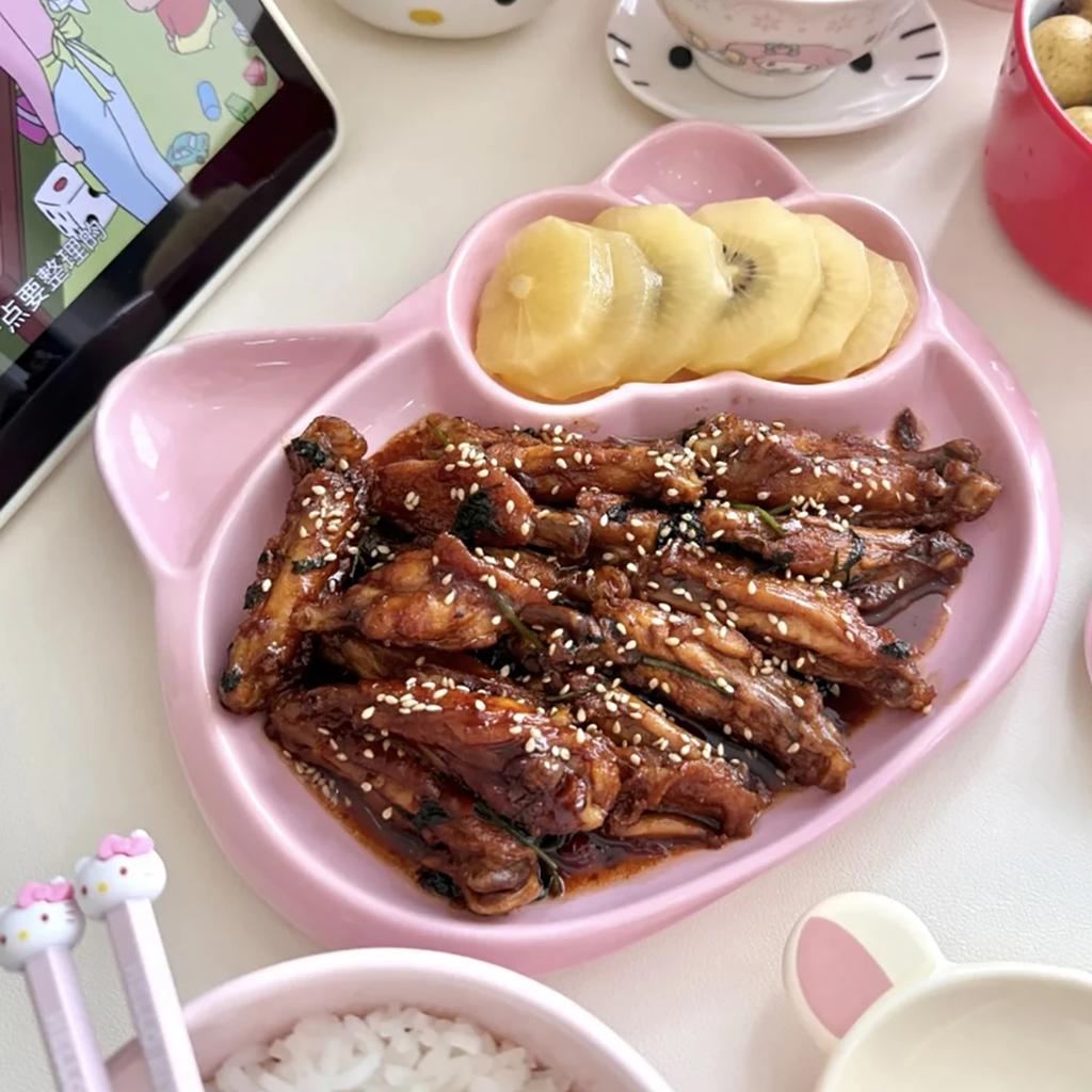 Cute Cat Bow Tie Ceramic Plate, Household Cartoon Grid Dumpling Plate, Noodle Salad Fruit Plates,Exquisite Kitchen Utensils Gift