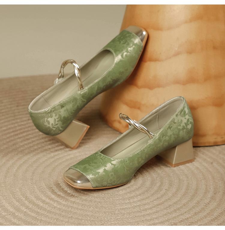 

Туфли Мэри Джейн с квадратной головкой и толстым каблуком 2025 года, сращивание, популярные женские туфли Douyin в китайском стиле 40 светло-зеленый