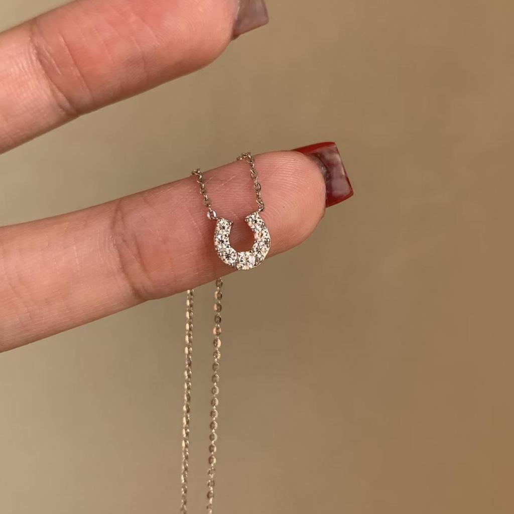 Xiaohongshu Women's Mini Horseshoe Diamond Necklace - Korean & Japanese Simple Style Clavicle Chain