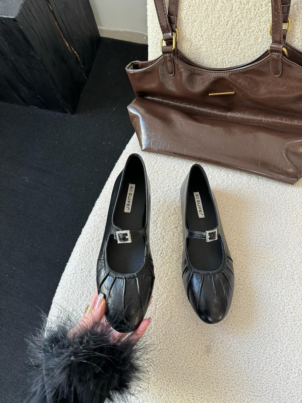 

Модные женские туфли-лоферы с круглым носком, 2024 г., новые поступления, модные повседневные туфли на низком плоском каблуке, белые, коричневые, черные, красные, неглубокие, без застежек, Mary Janes 35-39 5.5 чёрный