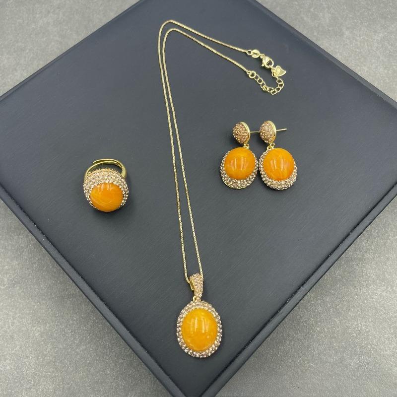 Bienenwachs Jade Inlay Dreiteiliges Set, Personalisierter Mittelalterlicher High-End Punkt Diamant Schmuck