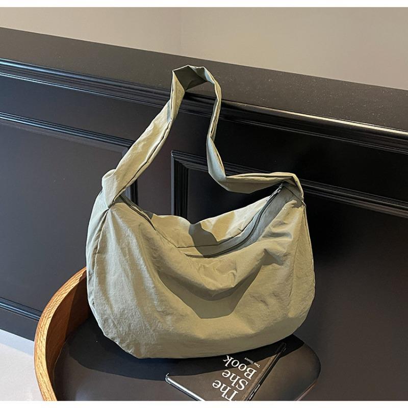 Nylon cloth bag messenger bag new versatile dumpling bag simple versatile large capacity class shoulder bag