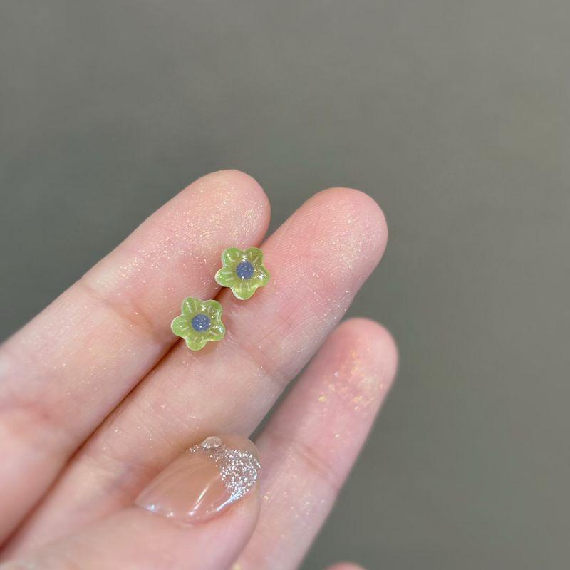 

Original Spring/Summer S925 Silver Flower Small Ear Studs Mini Refined and Simple Plastic Ear-Caring Dopamine Color Earrings Grass green plastic needle
