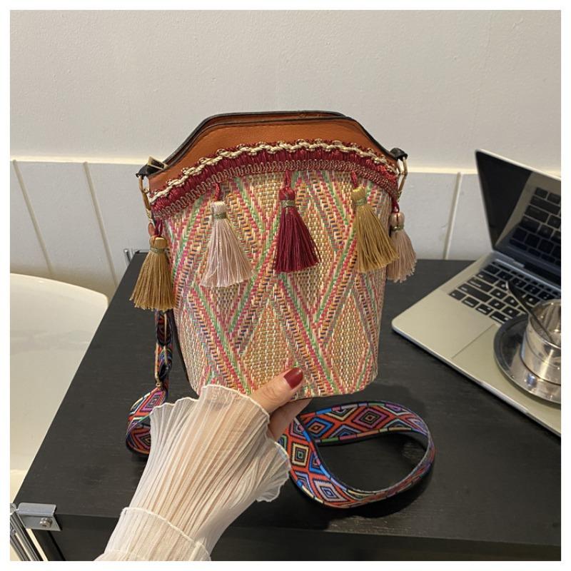 New girl bag women's bag spring fashion contrasting color tassel messenger mobile phone bag shoulder bucket bag