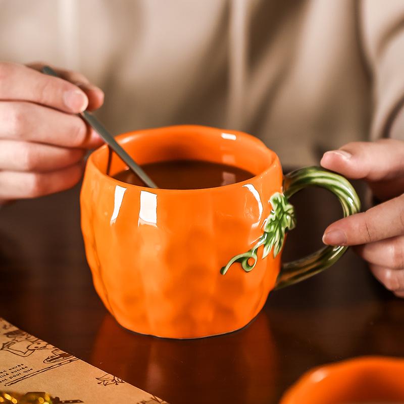 Creative Pumpkin Ceramic Halloween Mug - Ideal for Couples and Home Use.