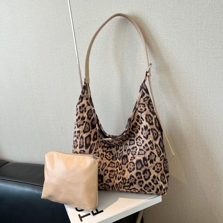 Women's Large Capacity Retro Frosted Shoulder Bag, 2023 Autumn/Winter Collection – Versatile Mother-Child Bucket Style