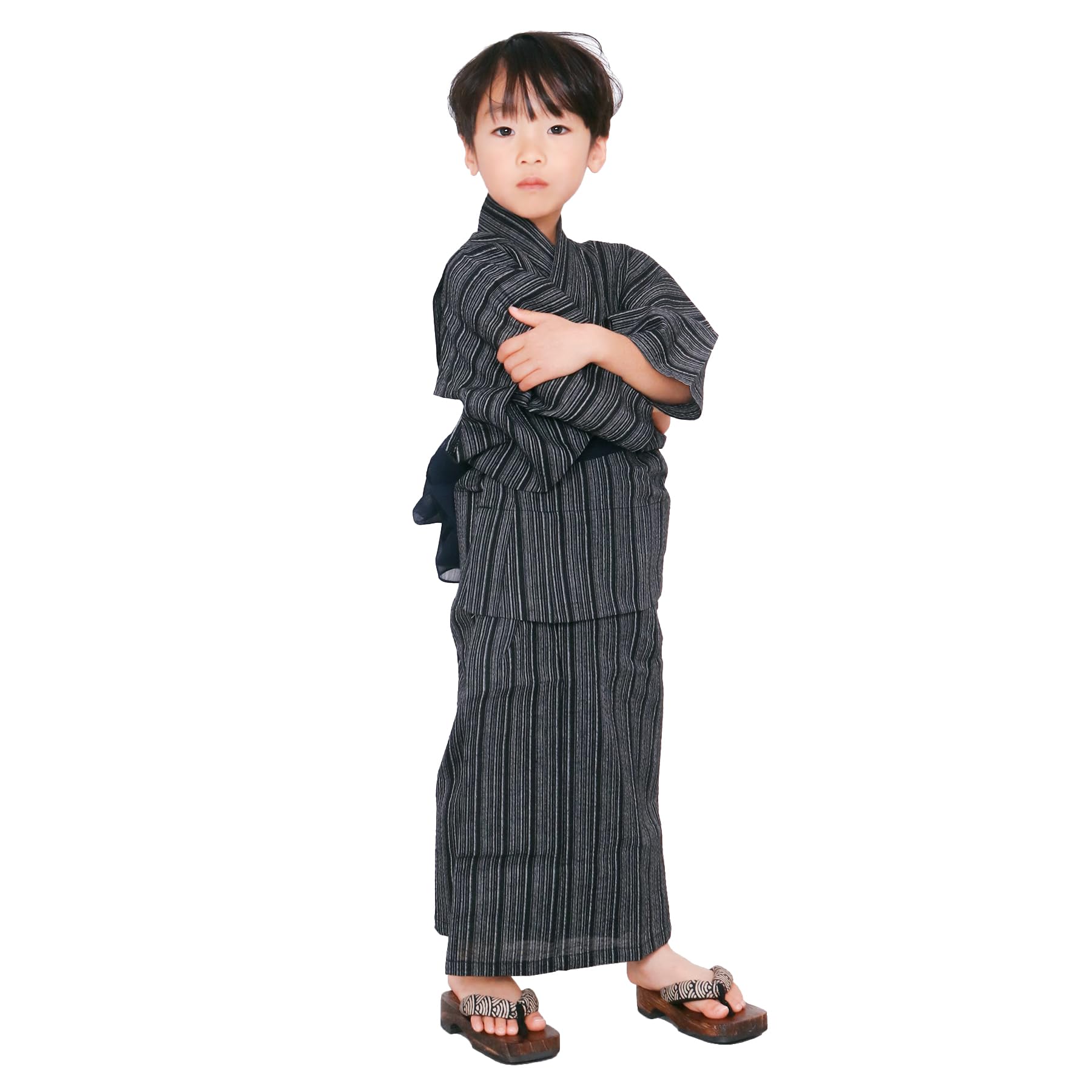 

Юката Шиджира хлопок комплект хэко для мальчиков полосы водопад х хэко оби [KYOETSU] комплект, ткань, 3 предмета (юката, оби, гэта) (140см, (черный) (флот))