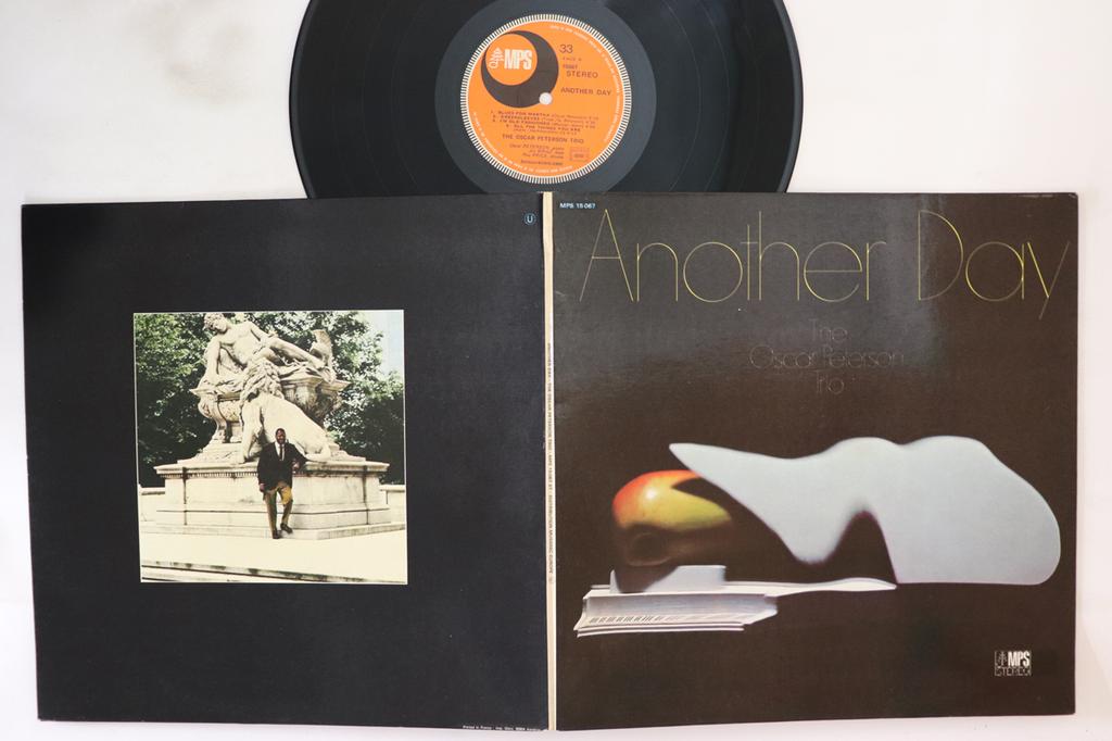 LP Record OSCAR PETERSON - Another Day 15067 MPS 1971 France Jazz Used
