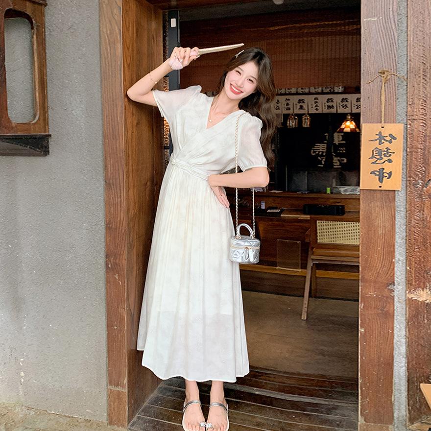 Beautiful Simple and Generous V-neck White Dress for Women's Summer Waist Temperament, Thin White Moonlight First Love Long Dress